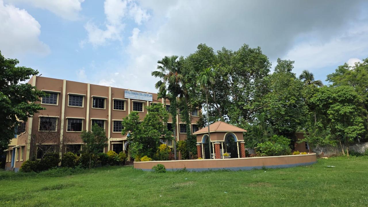 Lush College Campus & Grounds